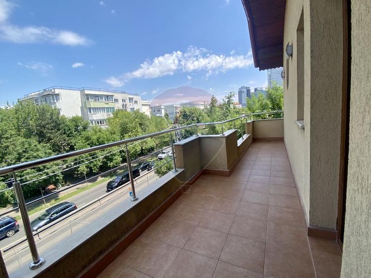 Casa / Vila cu 8 camere de închiriat în zona Aviatiei