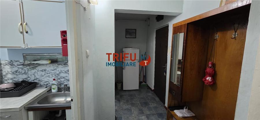 Apartament 4 camere semidecomandat etaj 8 zona Bulevard Cetate