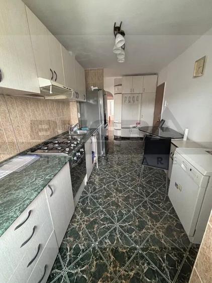 Apartament cu 4 camere, 76 mp, decomandat, zona Piata Flora