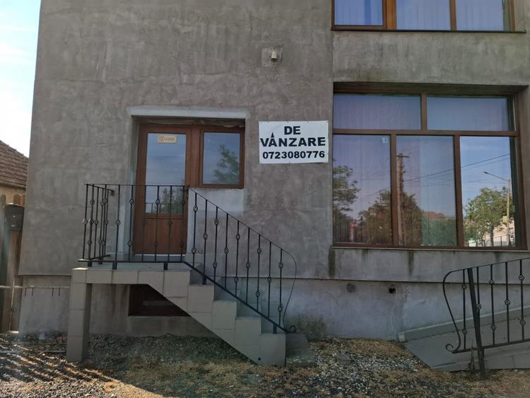 VILA S+P+E+M  cu SPATIU COMERCIAL  central in Nadlac