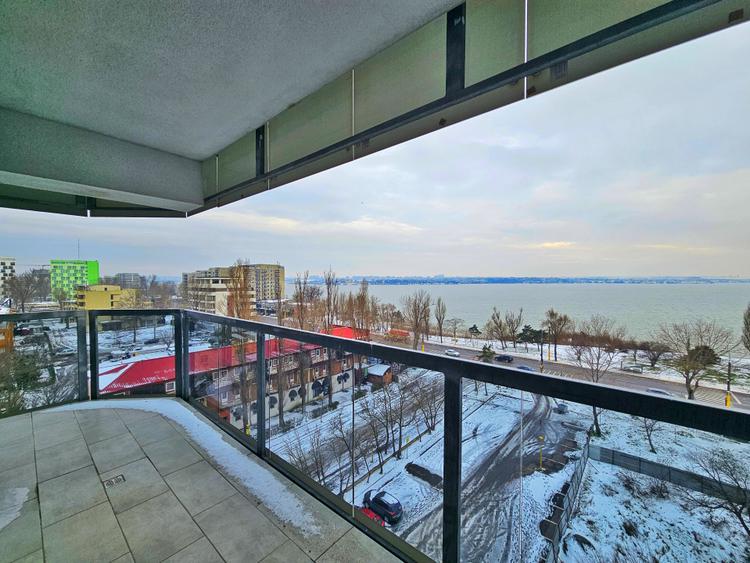 Apartament mare recompartimentat in doua spatii locative