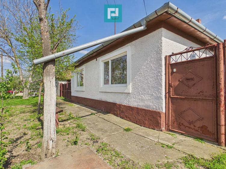 Casă cu 3 camere și 1047 mp în Peregu Mic