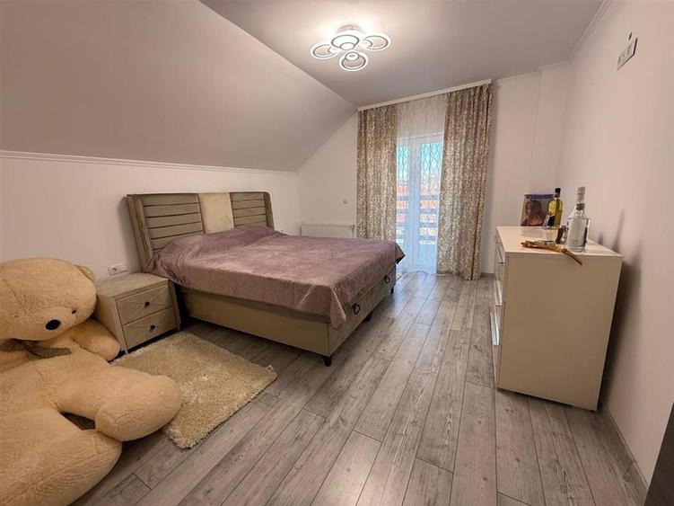 Casa individuala 5 camere 2 bai zona Terezian
