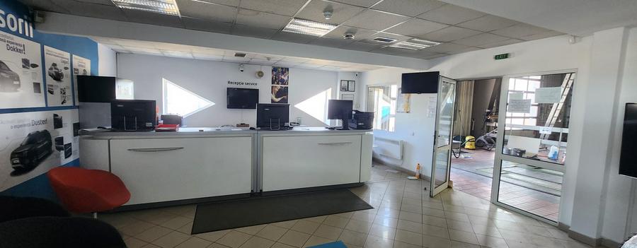 Showroom auto, construcții 6500 mp, teren 31.350 mp, deschidere 176 ml la DN 1!