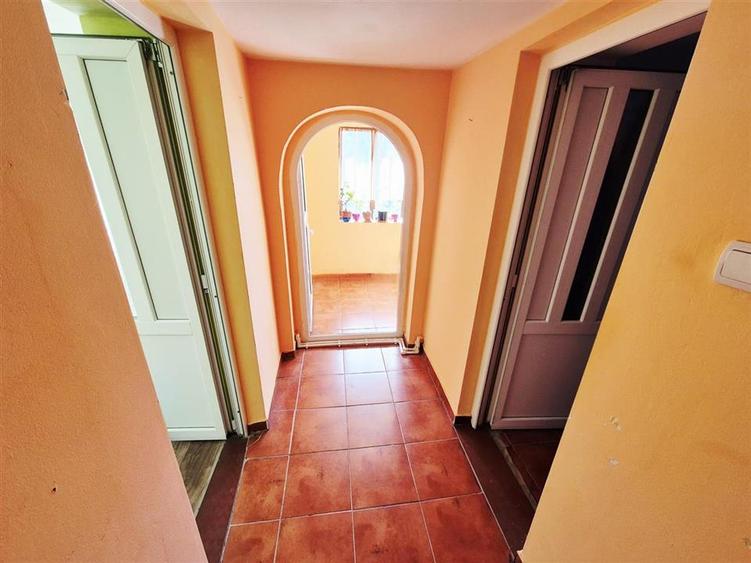 Schimb casa cu teren-apartament sau imobil