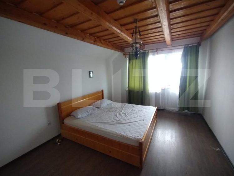 Villa, 500 mp, 7 camere, 3500 mp teren, zona Stramba