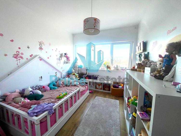 Apartament cu 3 camere, Zona Rivus ,Parcare subterană