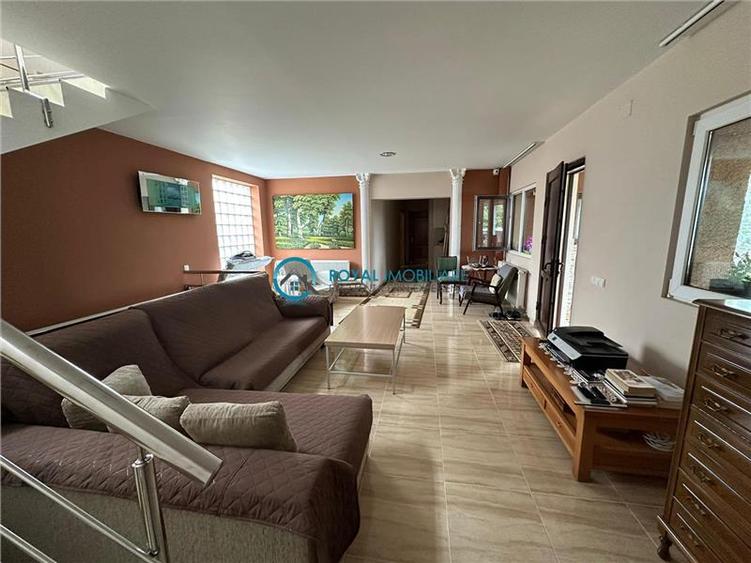 Royal Imobiliare - Vanzare vila zona Lipanesti