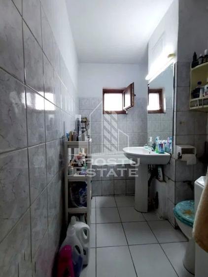 Apartament cu 3 camere de vanzare, 2 bai, zona Dambovita, Timisoara