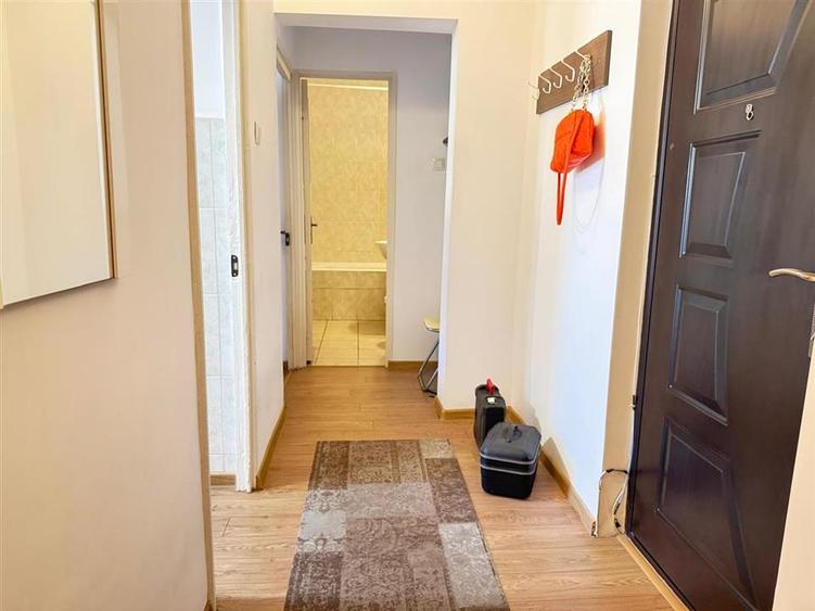 Apartament decomandat 2 camere cu balcon zona Mihai Viteazul