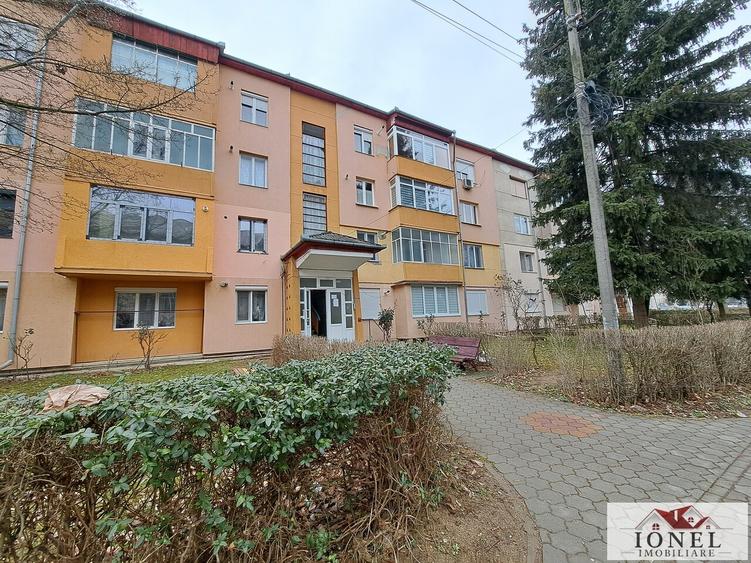Apartament trei camere de vanzare in Cugir