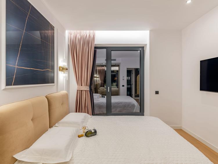 Apartament cu terasă 45mp in One Herăstrău Towers,parcare inclusă