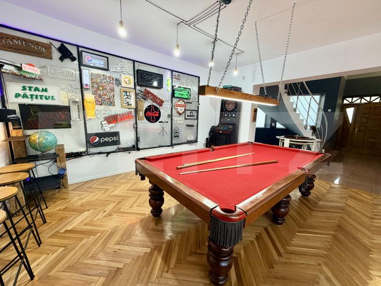 Casa 6 camere de inchiriat, 250 mp, 2 bai, terasa, curte 500 mp, zona Cetate
