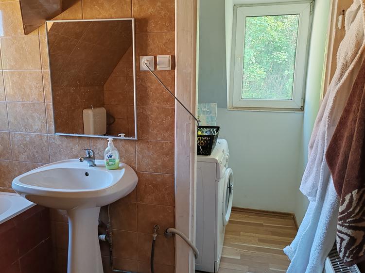 Apartament 3 camere liber la vanzare zona Colinei