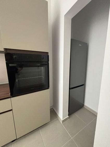 Garsoniera de inchiriat –Dotari: - TV + loc de parcare