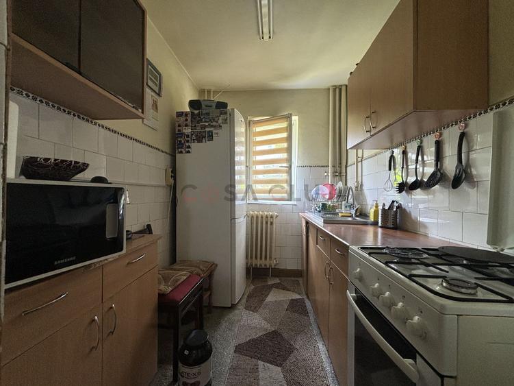 Apartament cu 3 camere, zona Retezat !