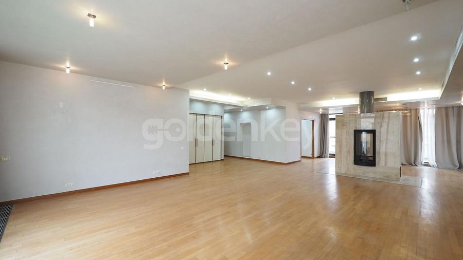 Apartament penthouse cu 4 camere | 2 garaje | spatii generoase