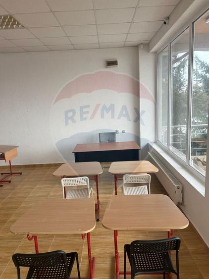 Casă / Vilă cu 11 camere de vânzare