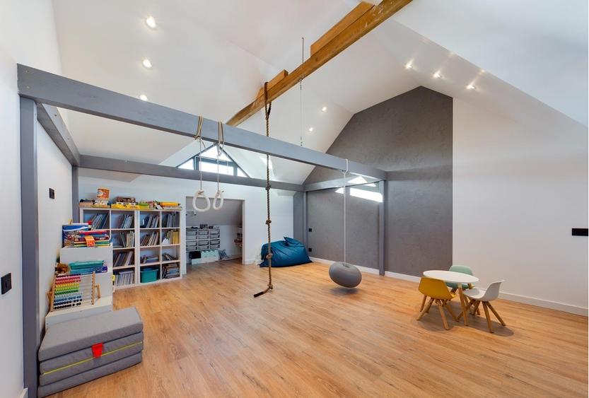 Vila 2022 P+1+M,2 living,4 dormitoare,birou,sala sport,piscina,garaj 2 masini