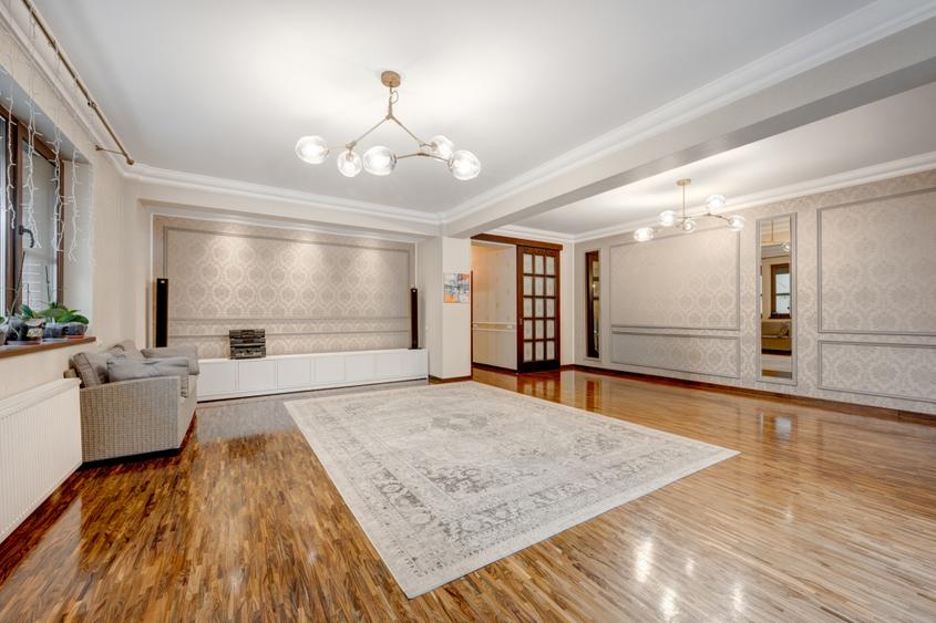 Apartament elegant 170mp, curte proprie și 3 locuri parcare, Parc Bazilescu!