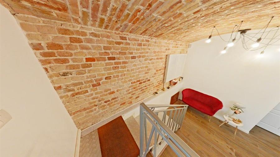Spatiu langa Primarie pt. prestari servicii, birou, cabinet, salon - renovat - T