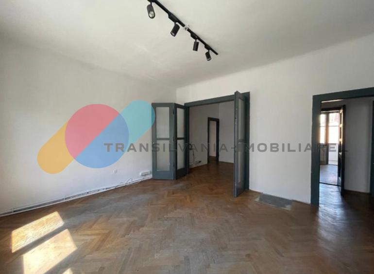 Apartament cu 4 camere, 125 Mp, ultracentral – Eroilor