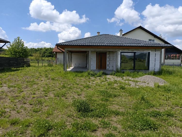 Casă nouă, pe un singur nivel, cu teren generos – Solovăstru, aproape de Reghin