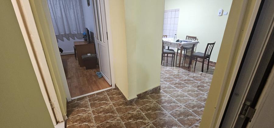 Poarta 6/ 3 camere decomandate / 2 bai / Parter