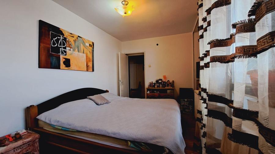 Apartament 3 camere, 65mp , semidecomandat, etaj 3, zona 1 Mai