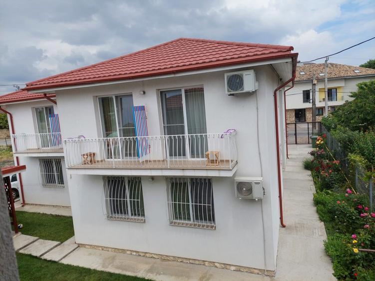 Vand pensiune Vama Veche, 2 corpuri, 610 mp construiti, 1019 mp teren, 21,5m fr