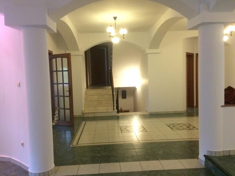 Vand vila Erou Iancu Nicolae,Privighetorilor,Jollie Ville,piscina,garaj 2 masini