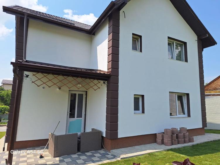 Casa noua cu 5 camere in zona V. Lupului