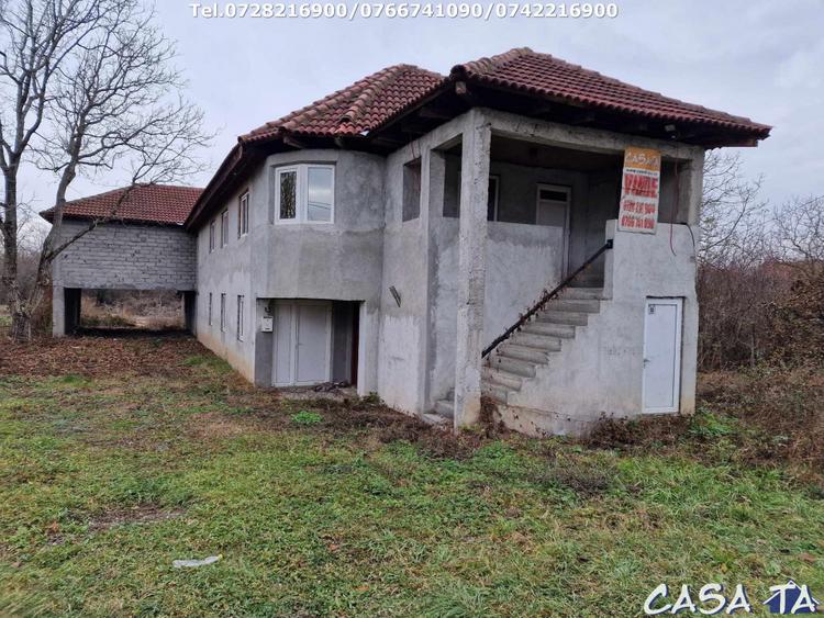 Cladire Multifunctionala, situata in Arcani, Sat.Arcani