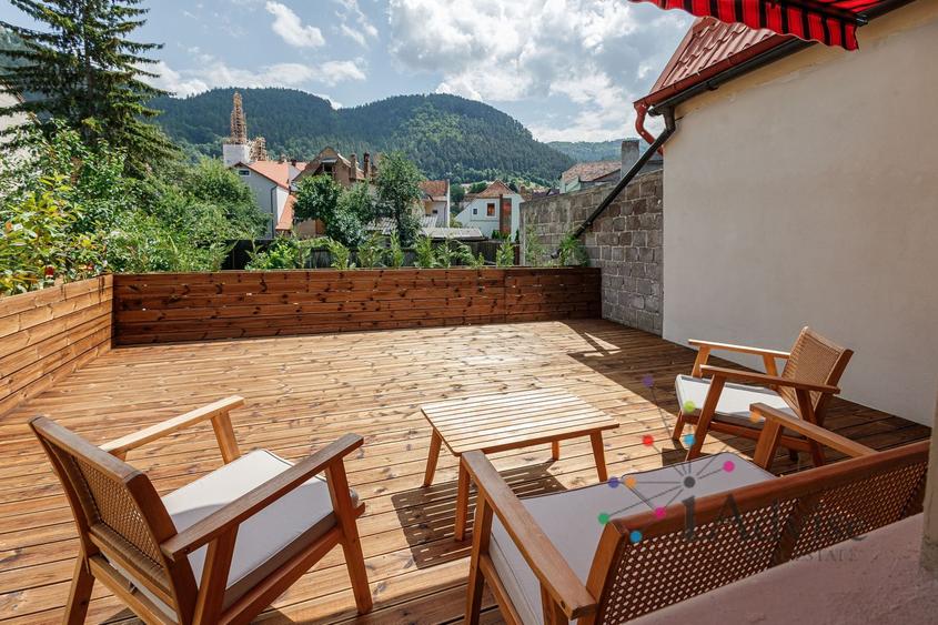 CORP DE CASA TIP BOUTIQUE CU TERASA PANORAMICA IN CENTRUL ISTORIC AL BRASOVULUI