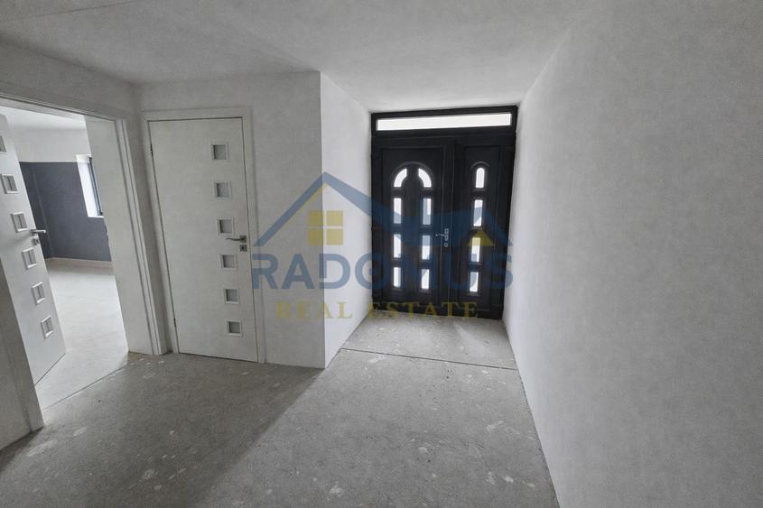 Vila Tătărani - 280 mp utili - 500 mp Teren - 8 Camere + 4 Băi