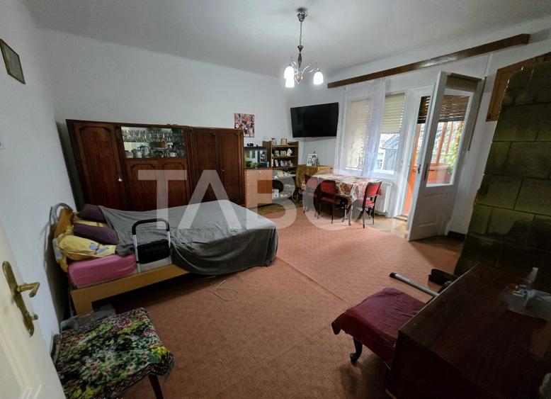 Apartament decomandat 4 camere 130mpu pivnita acces auto Orasul de Jos