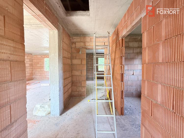 Casa individuala cu 3 camere si 656 mp teren, de vanzare in Sanmihaiu Roman