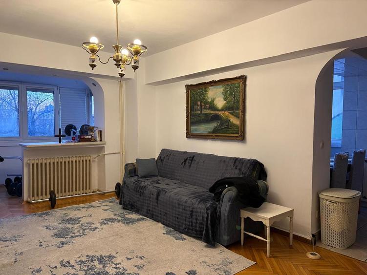 UNIRII, Casa Poporului, vedere spate, linistit (zgomot redus).Pret fix.