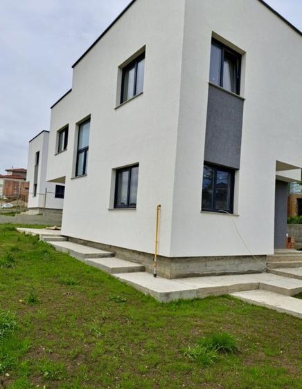 Casă individuală finisată | 120 mp utili | teren 497 mp – Dezmir