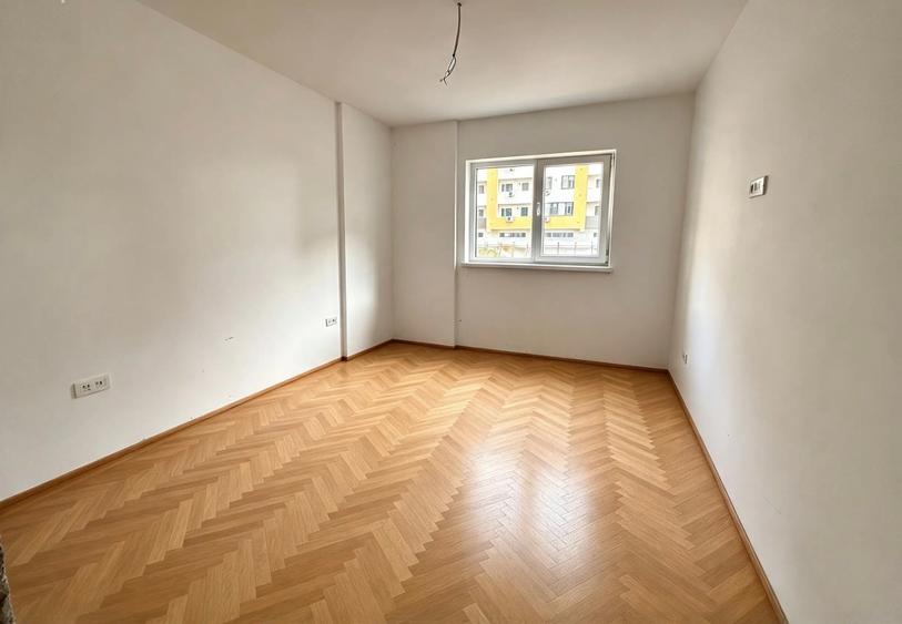 PROMOTIE Apartament 3 camere decomandat/curte de 44mp/7 minute Metrou Berceni