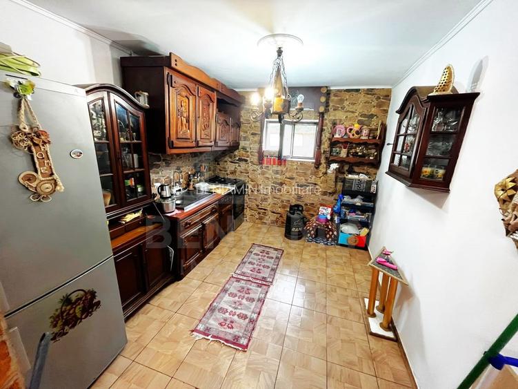 Casa Deosebita 3Camere 3Bai 1460mp Teren Garaj Piscina Bariera Valcii