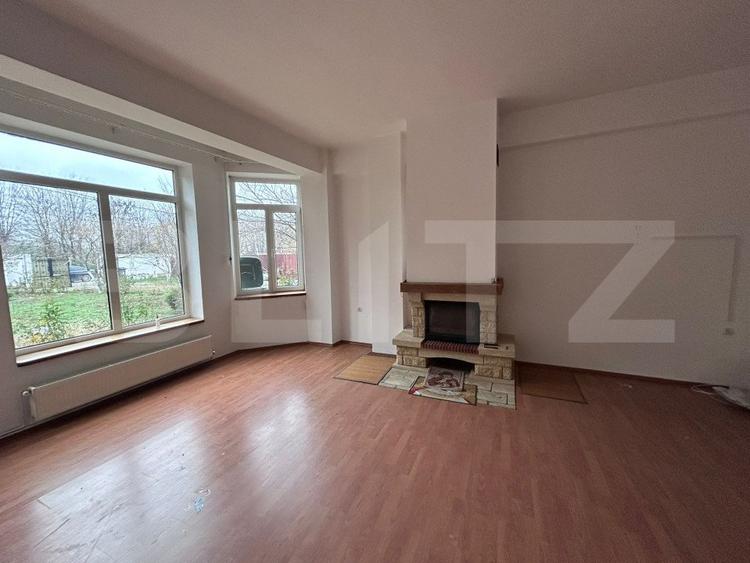 Casa cu 7 camere, 4 bai, 330 mp, 900 mp curte, zona Ford