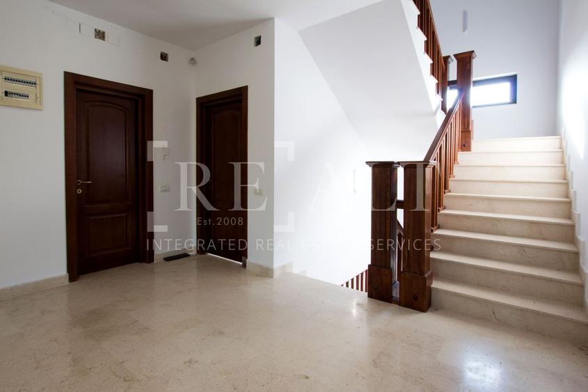 Inchiriere casa, vila 7 camere | Individuala, Renovata, Curte | Campul Pipera