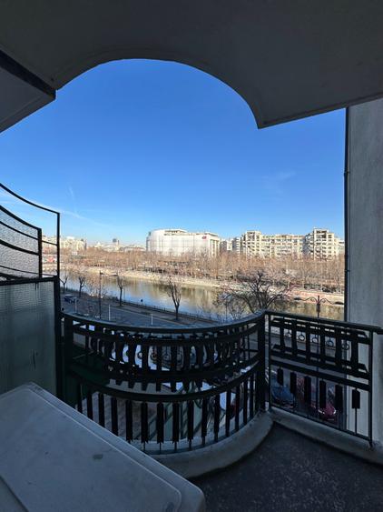3 camere Piața Unirii | vedere deschisă către Dâmbovița | 2 băi | 3 balcoane