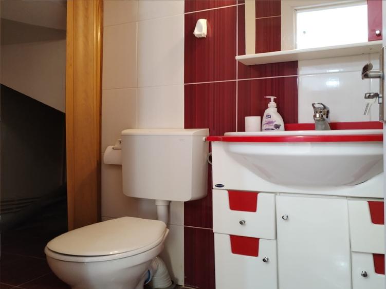 Duplex cu scara interioara si curte - constructie noua