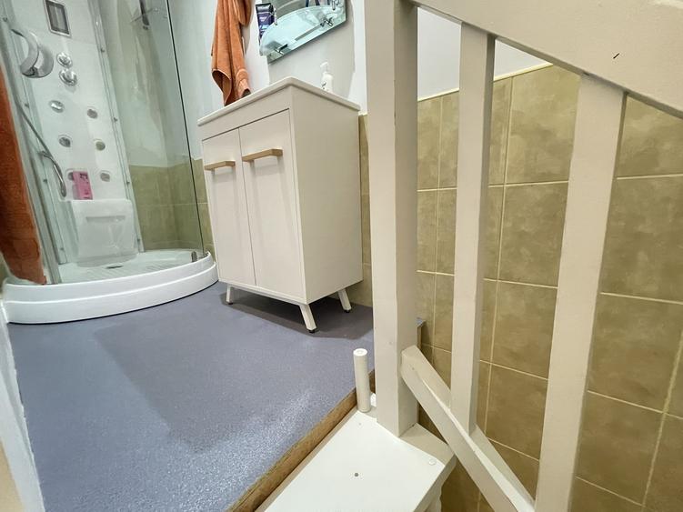 Apartament 4 camere spatios  in zona Sinaia