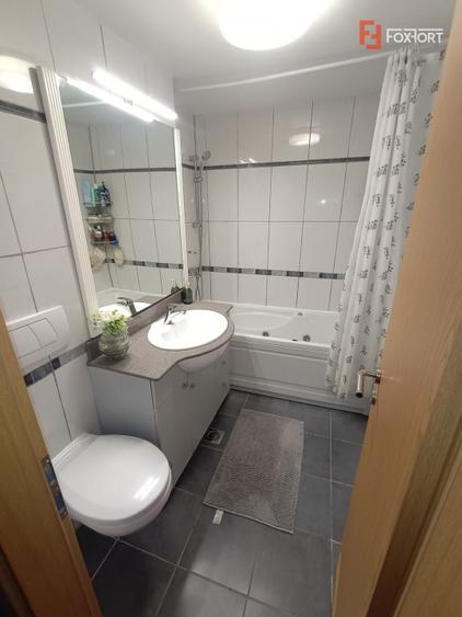 Apartament de vanzare cu 4 camere la etajul 1 in zona Lipovei