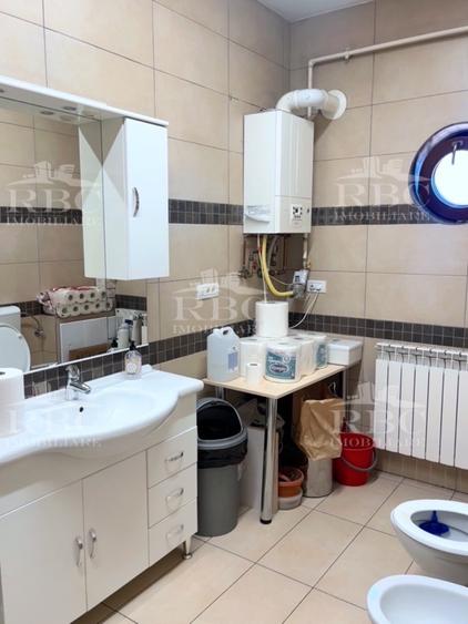 Spatiu birou pretabil si cabinet medical cu 2 parcari Semicentral