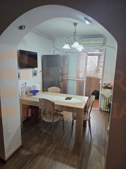 Ofer spre inchiriere apartament cu 2 camere decomandat Casa de Cultura