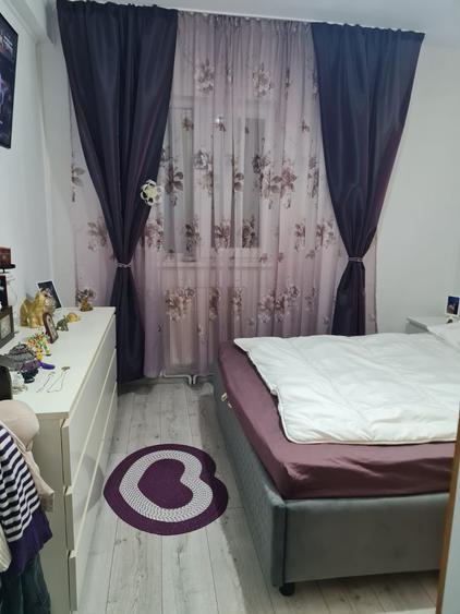 Casa, P+1+M, la 5 minute de Metrou Apărătorii Patriei.